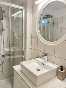 Lovely 1-bedroom apartment in front of sandy beach