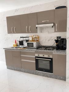 New Modern Apartment for Business & Family Stay
