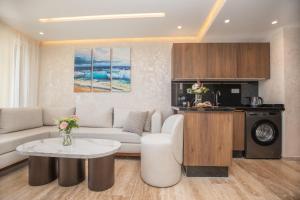 Triple Towers - Premium High-Rise - Balcony with Sea View - Close to TGV Train Station & Mall