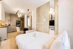 Niemena Glamour Apartment by BookingHost