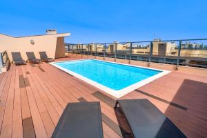 Waterfront Pool Penthouse View