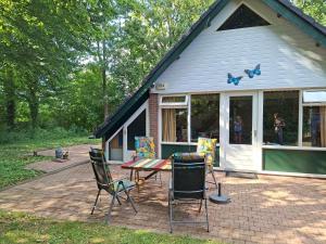 Butterflies, bungalow 134