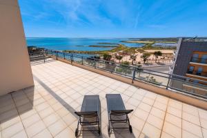 Waterfront Pool Penthouse View