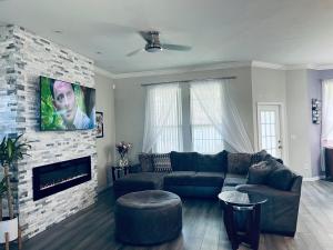 The Victorian Suite near UF, HCA, and VA Hospital