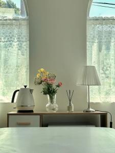 1 stop to Seomyeon and Jeonpo Café Street , 1-minute walk to International Finance Center Station , Large supermarket , The best base camp for traveling in Busan