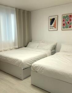 1 stop to Seomyeon and Jeonpo Café Street , 1-minute walk to International Finance Center Station , Large supermarket , The best base camp for traveling in Busan