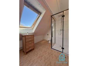 NaWypasie Grand Apartment with Fireplace Beautiful Garden SUP Board and Just 30 Minutes from Gdańsk and Gdynia