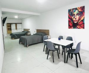Loft for 4 people very close to Akron Stadium