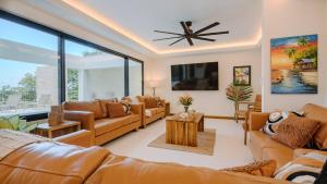 Luxury Brand New Casa Rambutan