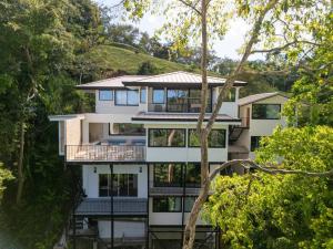 Luxury Brand New Casa Rambutan