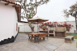 Spacious 12BR Stay with Pool BBQ in Pachacamac