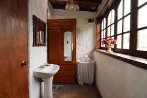 Spacious 12BR Stay with Pool BBQ in Pachacamac