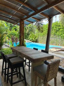 Jungle pool house Bird mural Ricaurte