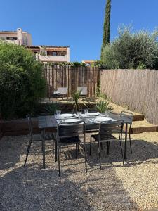 Joli studio avec jardin résidence avec piscine