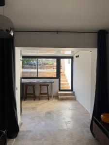 Joli studio avec jardin résidence avec piscine