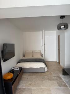 Joli studio avec jardin résidence avec piscine