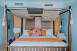 Full Floor Beachfront Luxury Apartment