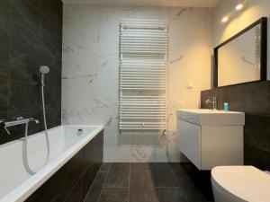 Staromłyńska Homely Apartment by BookingHost