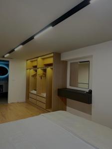 Golden Stay Apartment