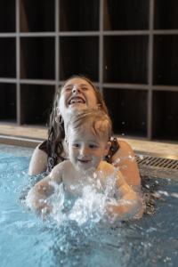 Aparthotel Familiaris - Family Apartments - Pools & Spa in Dolomites