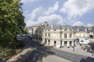 Stylish Two Bed Apartment on Montpellier Spa Road