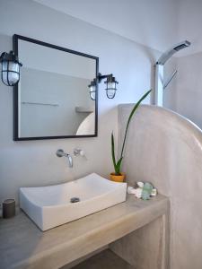 SeaSalt Dream Villa,Santa Maria 5 min from Naousa