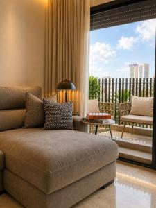 Modern Apartment with balcony & view