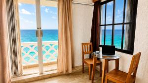 Estudio con vista al mar Caribe