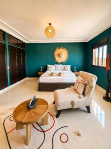 Luxury 4-BR Duplex with Private Rooftop & Jacuzzi in Guéliz