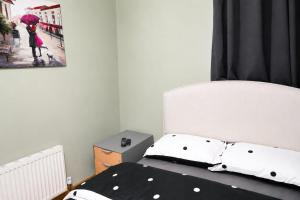 Modern Room with Smart TV Near Birmingham City Centre