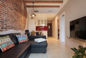 CITY CENTER TWO BEDROOMS APARTMENT, IN A 1870s FULL RENEWED BUILDING
