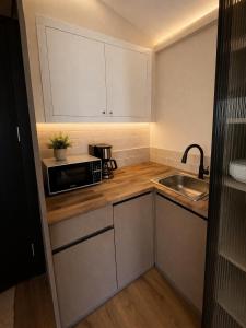 Apartment with Terrace Close to Bağdat Avenue
