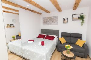 Studio Silvia - Free parking, WiFi & private yard with BBQ