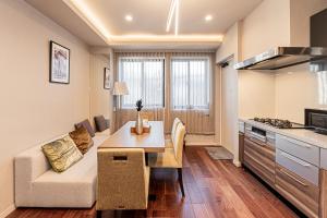 JR Sobu Line 4 Min Walk 54 sqm Private Apartment Sleeps 5 Tokyo Station 13 Min Direct Narita Airport Direct Bathtub No Elevator