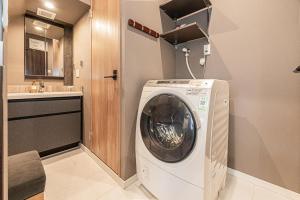 JR Sobu Line 4 Min Walk 54 sqm Private Apartment Sleeps 5 Tokyo Station 13 Min Direct Narita Airport Direct Bathtub No Elevator