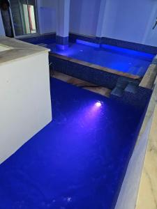 Maison Entière avec 2 Piscines Extérieure et Intérieure