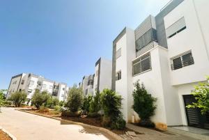 Prestige Holiday Homes - Comfort Appartement, proximity to Akdital & Aéroport