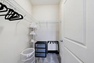 Modern 2BR w Pool Pet-Friendly Unit #23