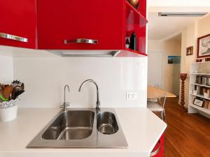 Spacious, bright and airy flat at Accademia