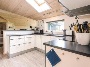 8 person holiday home in Ålbæk