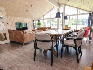 8 person holiday home in Ålbæk