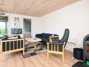 6 person holiday home in Hadsund