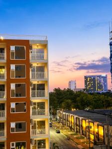 The Villages Clark By J A Interiors and Stays 5 mins away to Casino and Aqua