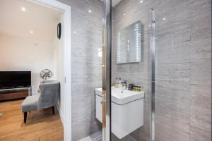 Garland Stylish Apartment 1 in Greater London