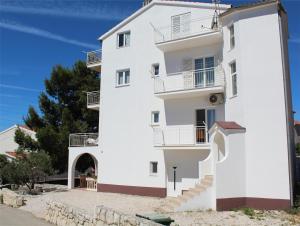 Apartments with WiFi Primosten - 27863