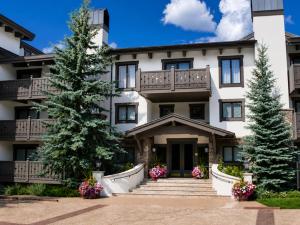Condo with Outdoor Heated Pool and Free WiFi