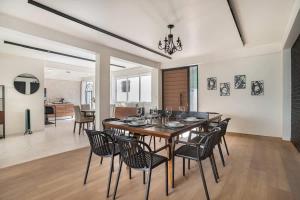 Spacious Home Ideal for Groups with Patio & Arcade
