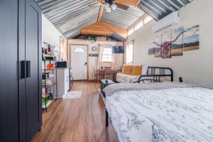 Hill Country Cabin 1
