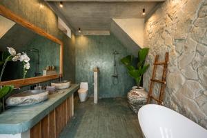 5BR Villa Sea Breeze - Luxury Coastal Estate