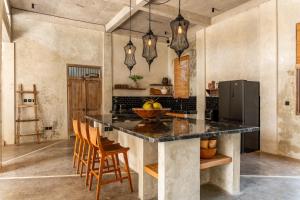 5BR Villa Sea Breeze - Luxury Coastal Estate
